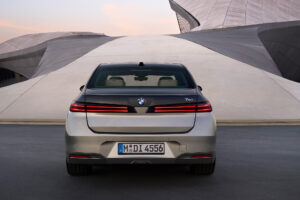 nove BMW rad 7 zadok
