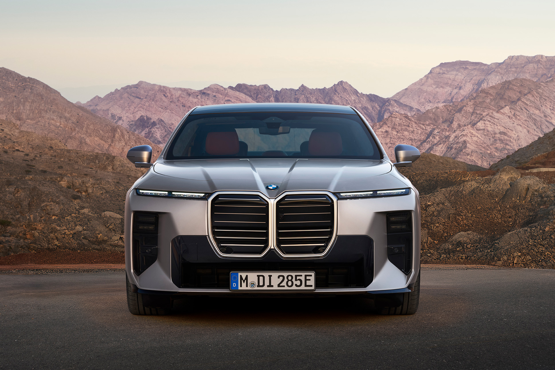 nove BMW rad 7 predna maska