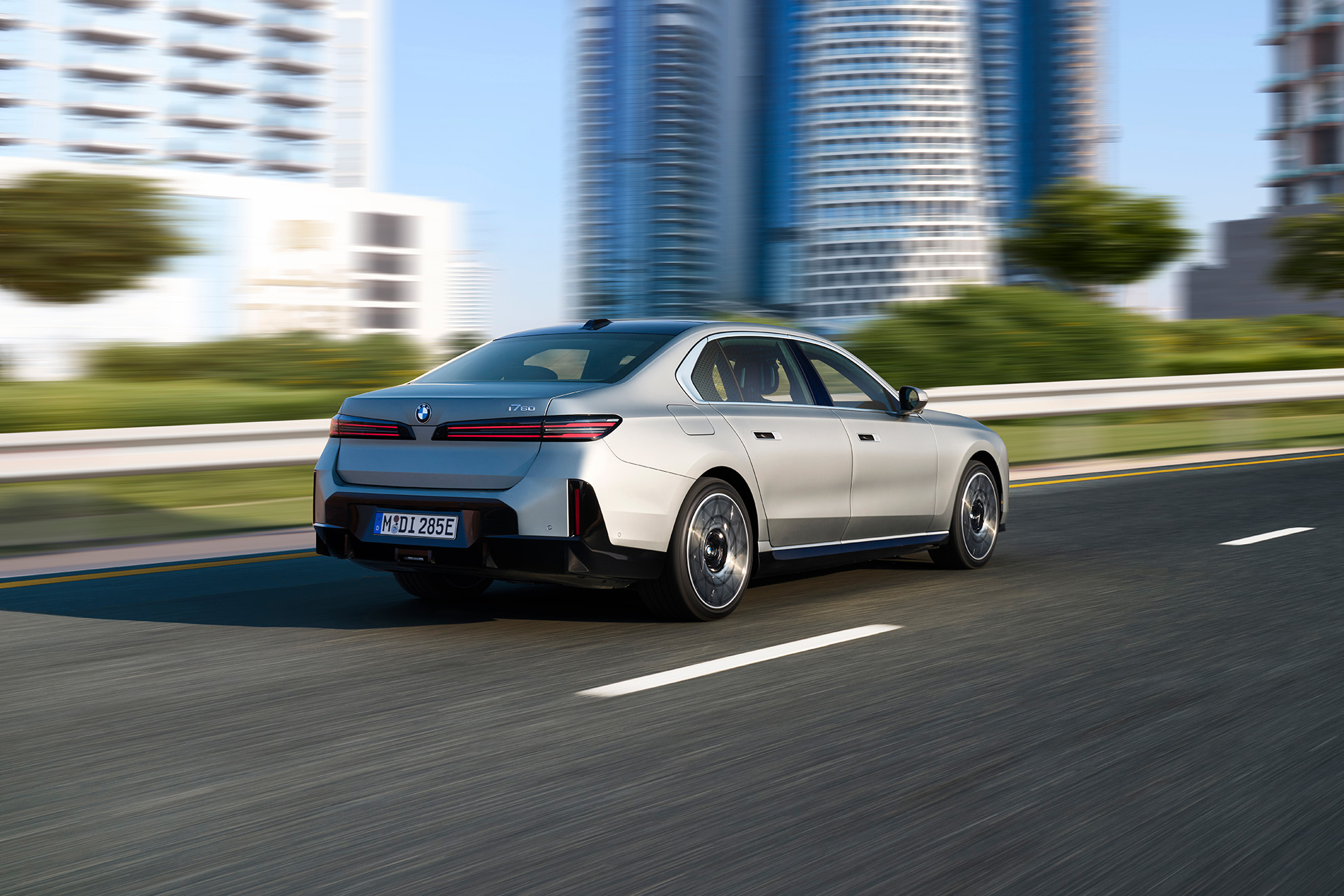 nove BMW rad 7 zadok