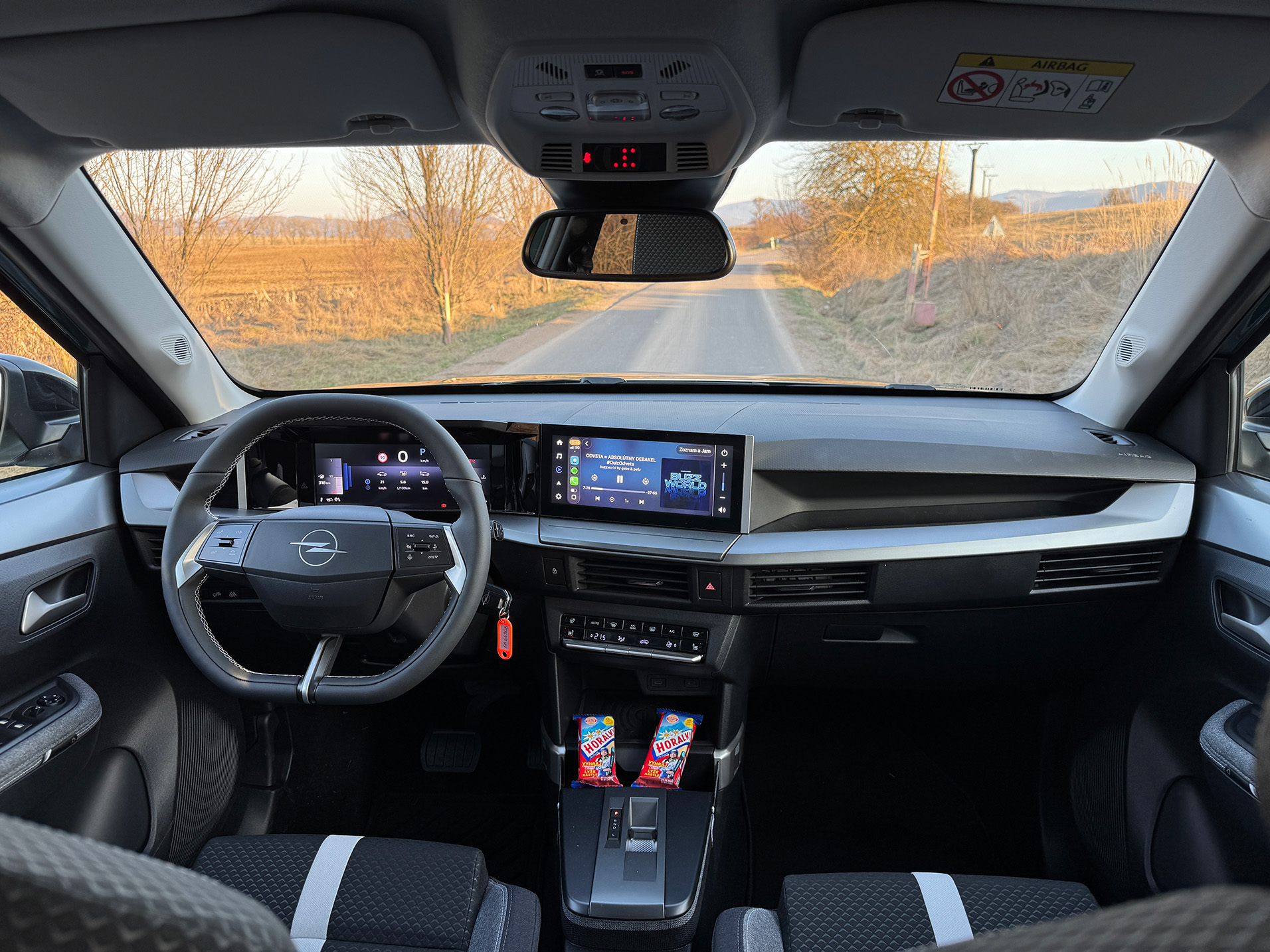 Opel Frontera Hybrid interier