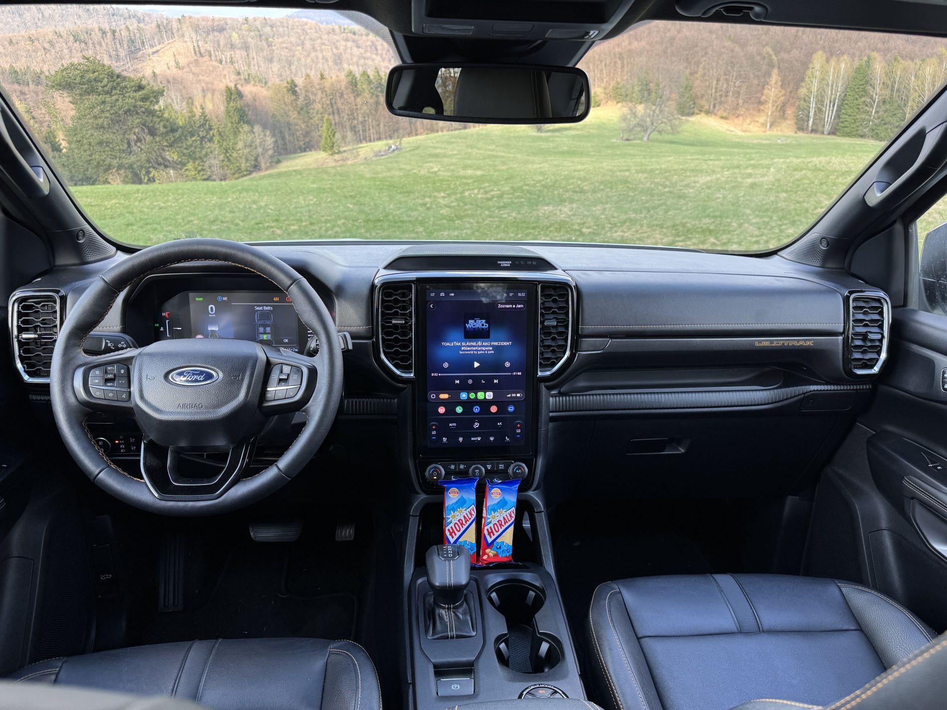 Ford Ranger PHEV interiér