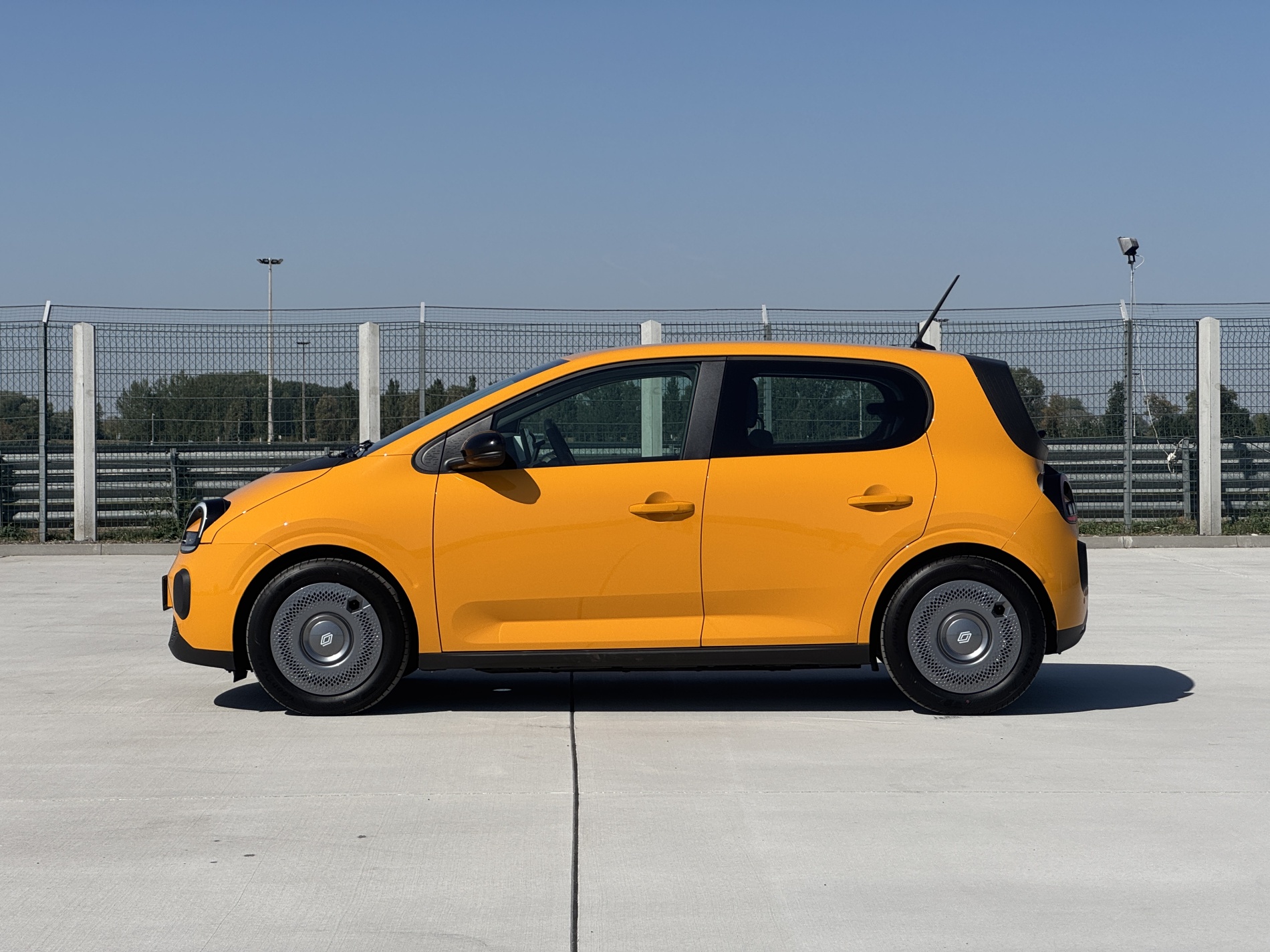 Renault Twingo E-Tech cena